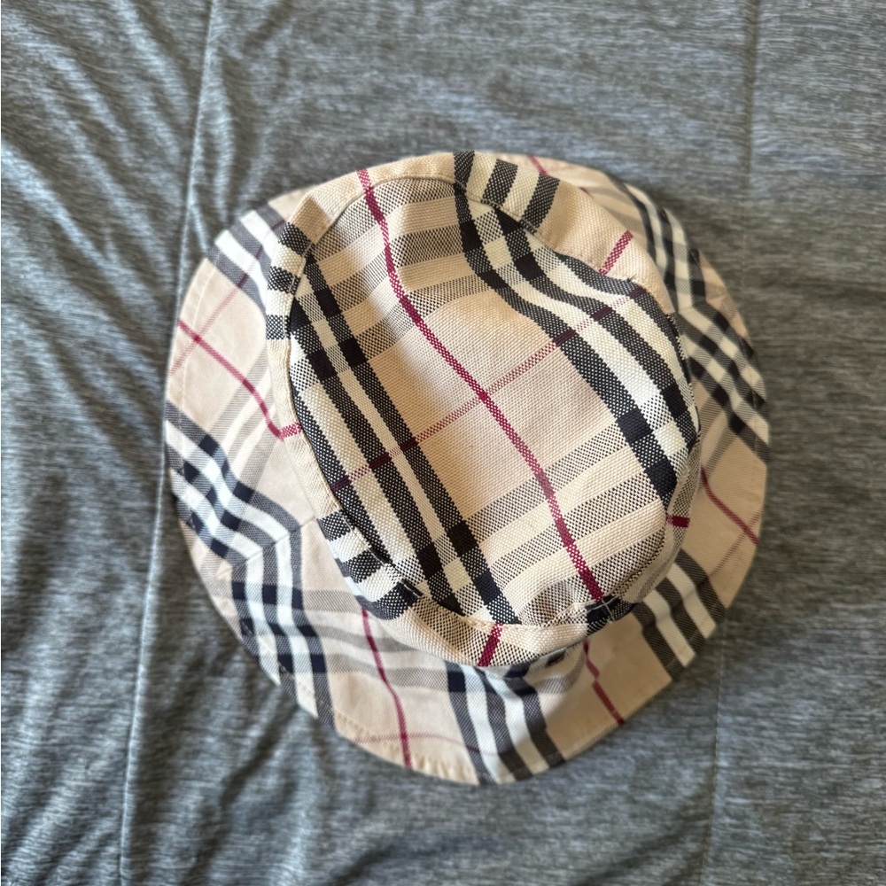 Adult Burberry bucket hat - Picture 2 of 6
